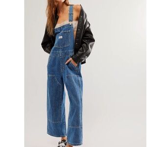 NWT Levi's Baggy Overalls